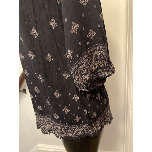 Medium Ecote Spaghetti Strap Off Shoulder Geometric Pattern Womens Top Black - Picture 6 of 10